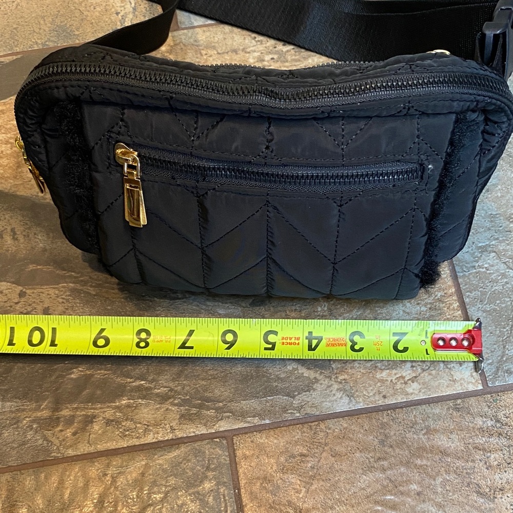 House of Harlow 1960 Black Quilted Belt Bag with Gold Hardware - Picture 2 of 7
